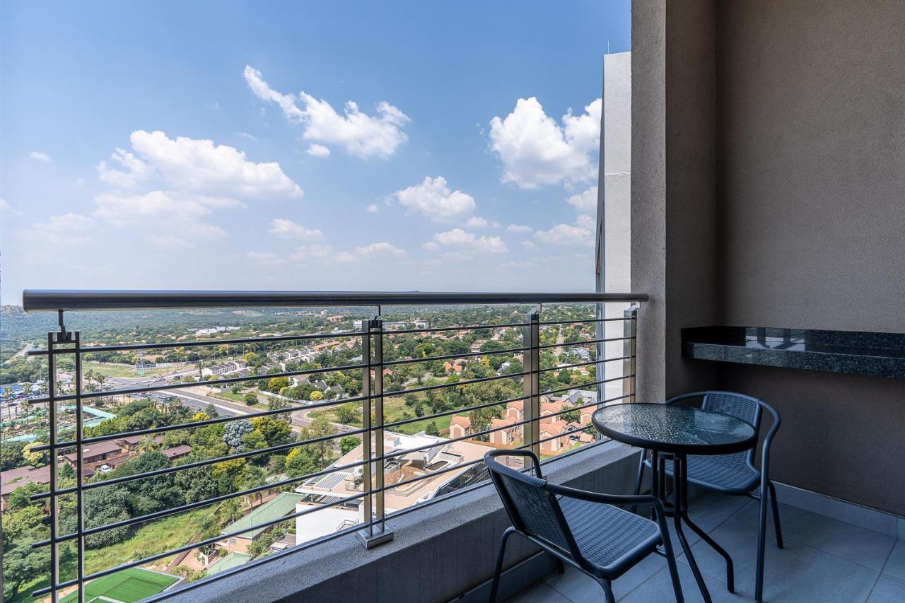 Top Floor Menlyn Maine Studio Apartment With Stunning Views & No Load Shedding Pretoria Exterior photo