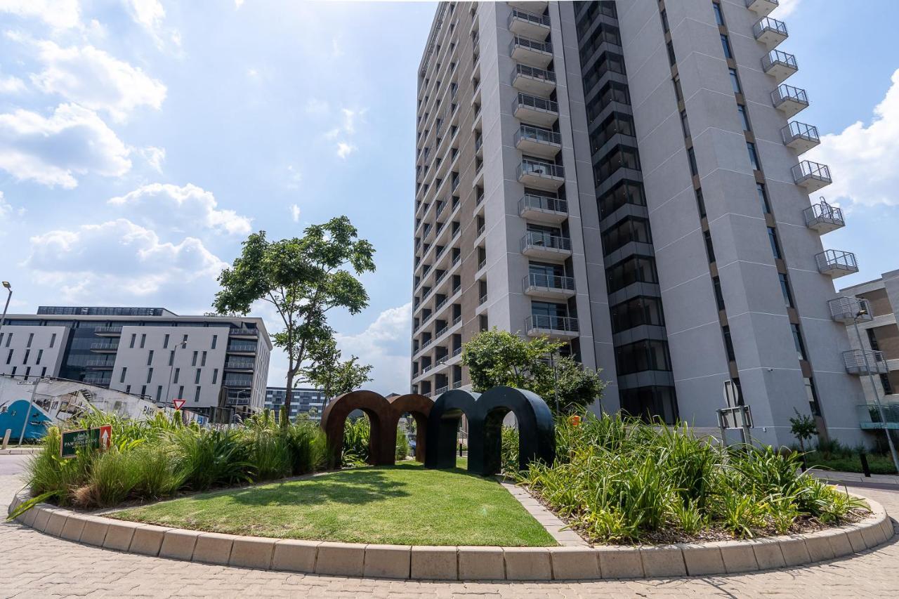 Top Floor Menlyn Maine Studio Apartment With Stunning Views & No Load Shedding Pretoria Exterior photo